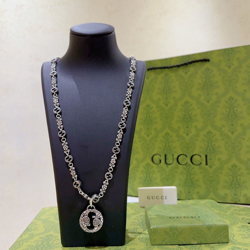 G*u*i necklaces